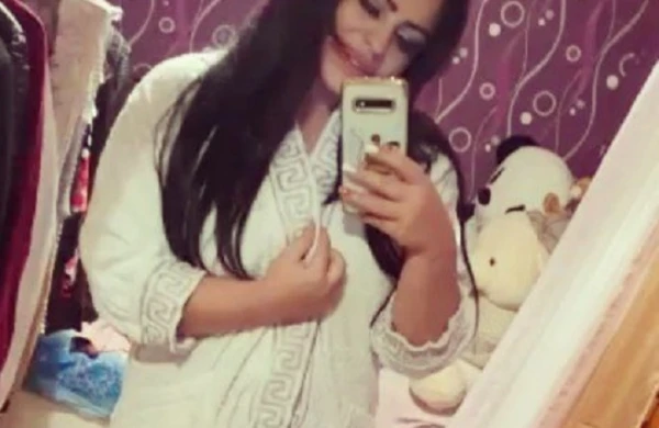 Azərbaycanda biabırçılıq: Qız hamam xalatının qarşısını açıb...