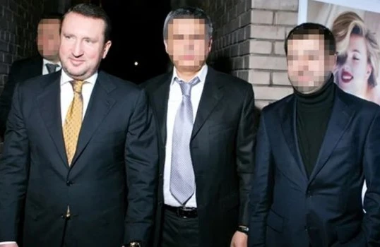 Qalmaqallı biznesmenin maşınına bomba atdılar, cangüdənin başı qopdu