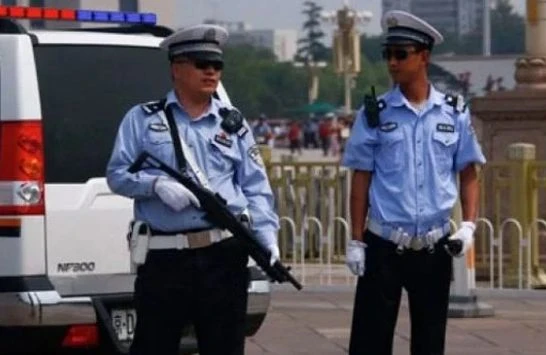 Çində DƏHŞƏT: Uşaqların üzərinə kimyəvi maddə tökdülər