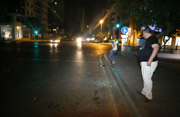 Bakıda 2 nəfər yolu kəsib qıza hücum etdi