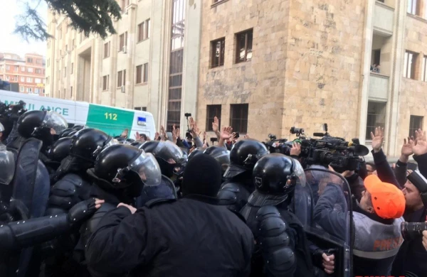 Tbilisidə etiraz aksiyası dağıdıldı - xəsarət alanlar var