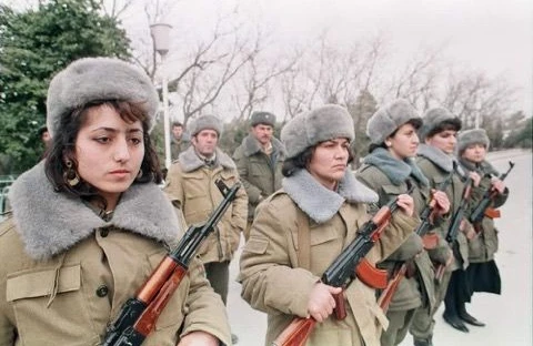 "Ərindən boşanmış, küçə qadınları idi..." -  Sabiq deputat Qarabağda döyüşən qadınlarımızı təhqir etdi +VİDEO