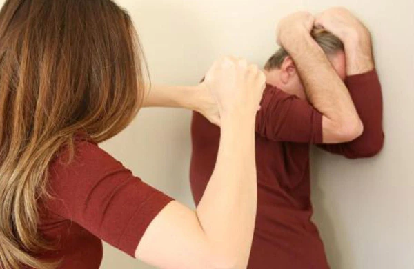 Arvad ərini döyüb evdən qovdu - ŞOK+VİDEO