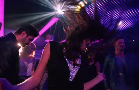 Gəlinim bara, rəfiqələrinin yanına getmək istəyir - Efirdə şok anlar +VİDEO