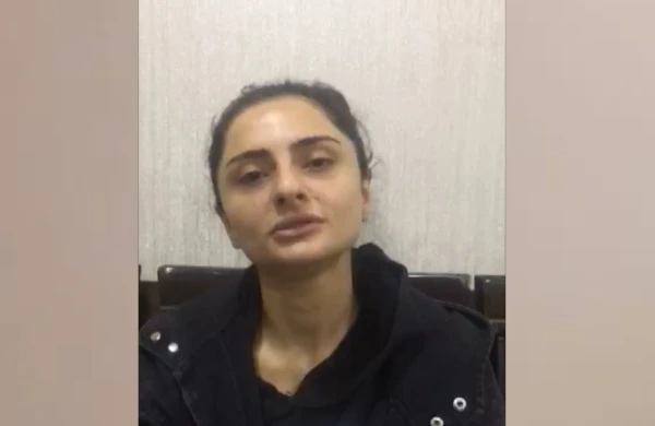 Polis bu qadını kişilərlə birgə tutdu - Bu əməlinə görə