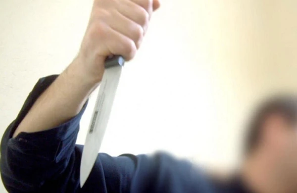 Məktəbdə 17 yaşlı yeniyetmə bıçaqlandı