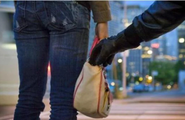 Bazarda qadına qarşı iyrənc hərəkət: Gənc oğlan tutuldu (FOTOLAR)