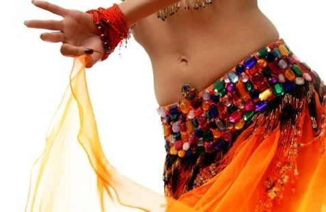 Bakıda  toyda biabırçılıq: Rəqqasə evli kişiylə tutuldu və döyüldü +VİDEO