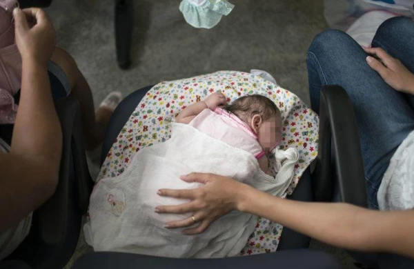 Bakıda şok! Ana uşağa it qanı içirtdi,uşaq öldü +VİDEO