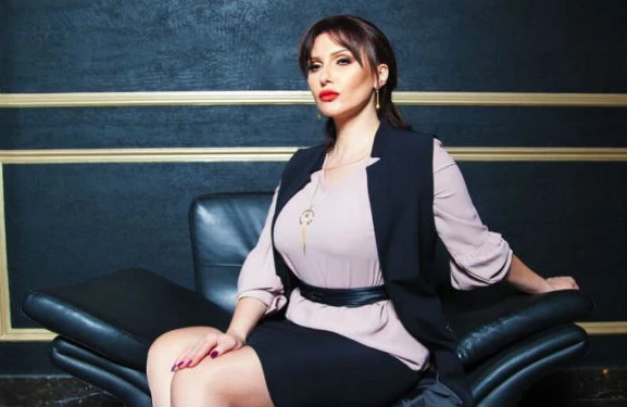 Çimnaz efirə elə geyimdə gəldi ki...