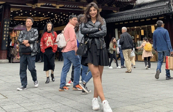 Xarakterindəki rəngarəngliyin işlərində də əks olunduğu rəssam