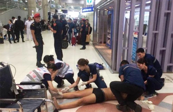 SON DƏQİQƏ: Müğənni hava limanında  öldü (FOTOLAR+VİDEO)