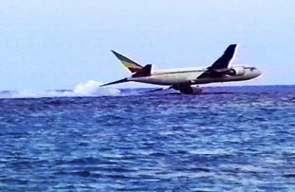 SON DƏQİQƏ: Təyyarə okeana düşdü - Onlarla ölü var