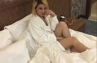 Azərbaycanlı  müğənninin   oteldə  yayılan   videosu  qalmaqal  yaradıb (VİDEO)