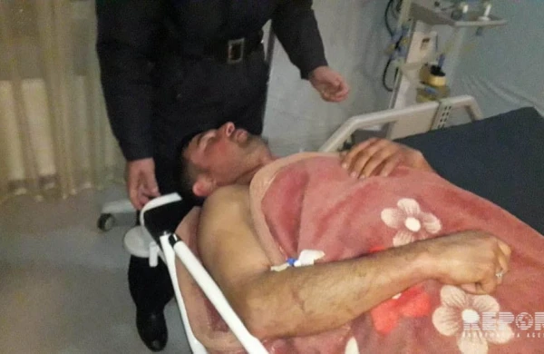 Azərbaycanda vəzifəli şəxsin oğlanları həmyerlisini bıçaqladı - ŞOK  Kadrlar