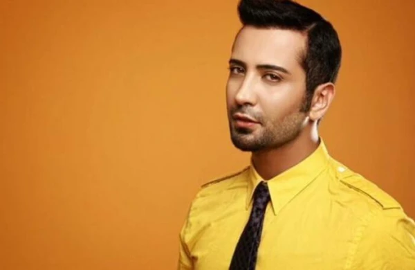 Tanınmış müğənni prokurorluğa müraciət etdi: "Bir qadın illərdir ki, məni izləyir"