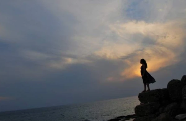 Bakıda əri tərəfindən döyülən qadın özünü binadan atdı