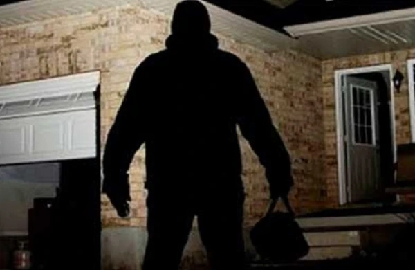 Lənkəranda həkimin evindən 80 min manat oğurlanıb