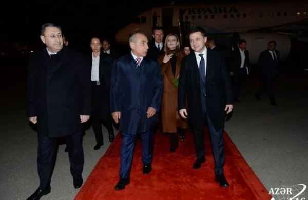 Ukrayna Prezidenti Vladimir Zelenski Azərbaycana rəsmi səfərə gəlib - FOTO