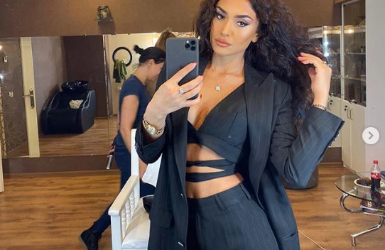 Sevgilisindən ayrılan Pərvin Abıyeva ölkədən getdi - Fotolar