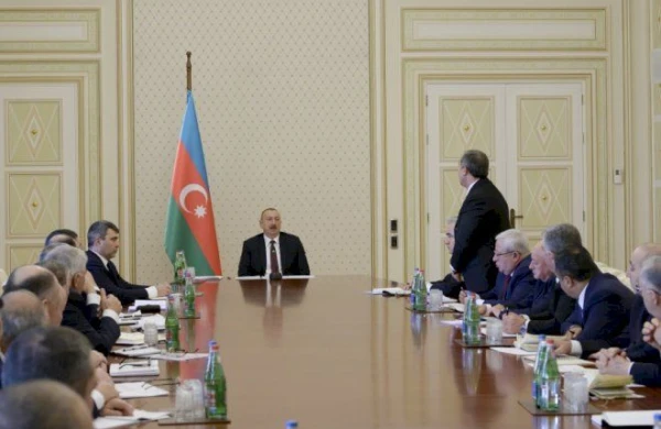 İlham Əliyev Ucarın icra başçısını belə danladı   —  VİDEO