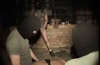 Əsgərlər çörək dalınca gələn yüzlərlə qadını  zorlayıb – Sensasiyalı iddia