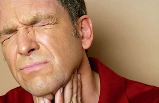 46 yaşlı kişinin nəfəs borusunda saç bitir