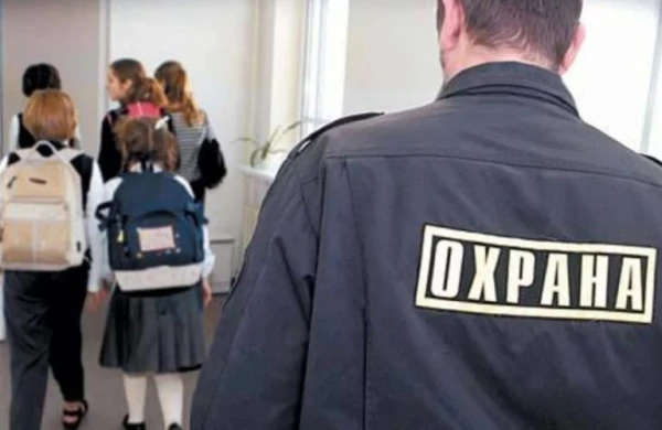 Bakıda dərsdə "teloxranitel" ilə oturan məmur nəvəsinin kimliyi məlum oldu — Yüksək vəzifəli şəxsdir