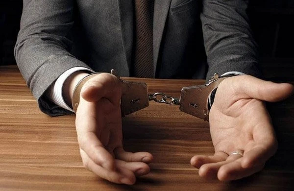 Azərbaycanda daha bir məmur HƏBS EDİLDİ