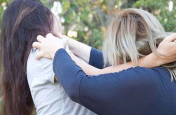 "Tarqovıy"da qızlar arasında dava: Bir-birlərinə küçə söyüşü söydülər (18+VİDEO)