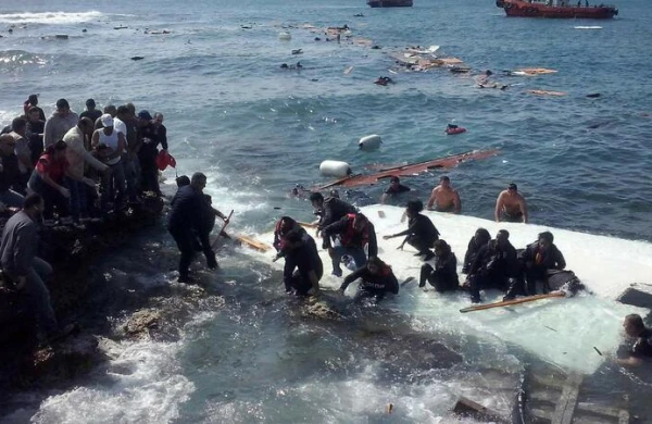 DƏHŞƏTLİ HADİSƏ: Nəhəng gəmi batdı - Yüzlərlə insan həyatını itirdi