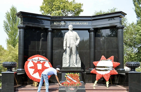 "Rövşən Lənkəranski"nin mühafizəçisi məhkəmə qarşısında: Qətl və "kriminal razborka" ehtimalı...