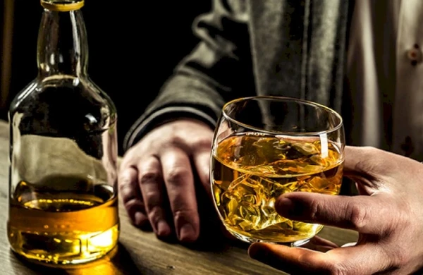 VACİB: Saxta içkiləri necə tanıyaq? - Ölümə aparan "ləzzət"