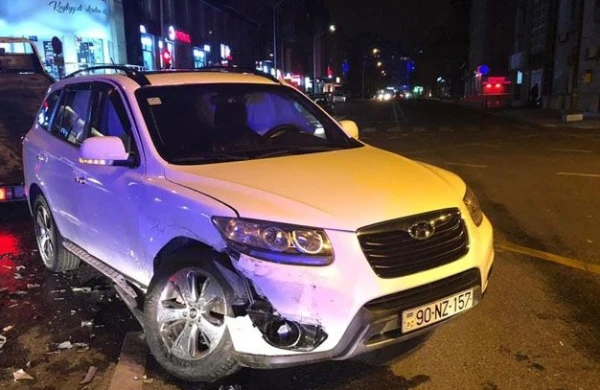 Bakıda ağır qəza: İki maşın yararsız hala düşdü +VİDEO