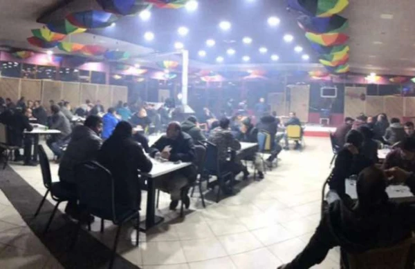 Qumar oynadılan şadlıq evinə basqın: 102 nəfər saxlanıldı / FOTO