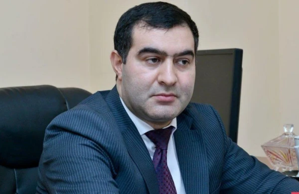 Tanınmış vəkil deputatlığa namizədliyini irəli sürdü