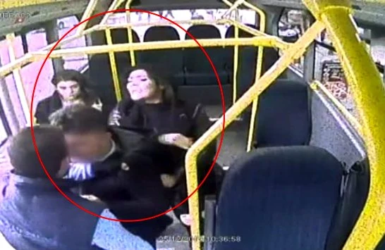 Avtobusda biabırçılıq: Qıza əxlaqsızlıq edən kişini bu hala saldılar (VİDEO)
