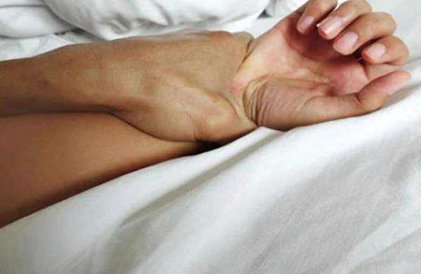 Həkim xəstəsinə təcavüz etdi