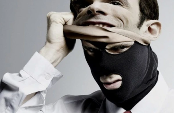 Həmvətənimizin şok fırıldaqları: həbsxanada oturub qadınları necə soyurdu...