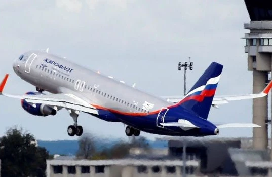 Sərnişinin ürəyi getdi, Bakıdan havaya qalxan təyyarə təcili eniş etdi