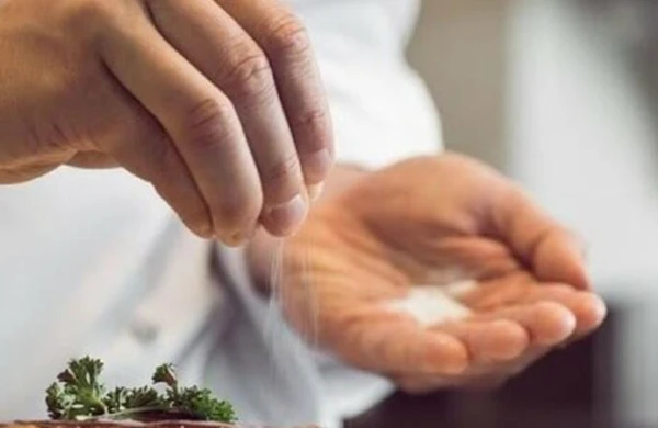 Duz sizi necə öldürür? - Duzlu yeyənləri gözləyən TƏHLÜKƏLƏR