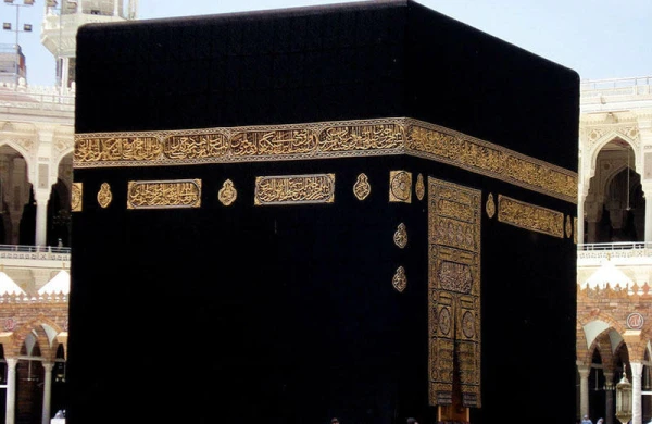 Müqəddəs Kəbə evinin içərisində nə var?