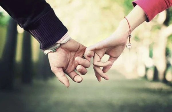 Atası qudasına qoşulub qaçan qız efirə zəng etdi