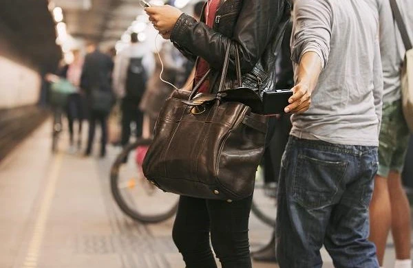 Bakı metrosunda hadisə:Qadına qarşı soyğunçuluq edən şəxs tutuldu