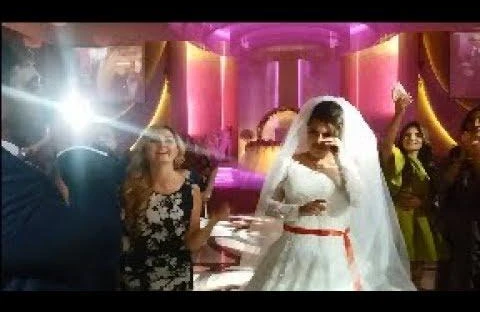 Bakıda sevmədiyi oğlana ərə gedən qız TOYUNDA ZÜLM-ZÜLM AĞLADI