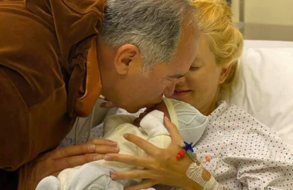 65 yaşlı azərbaycanlı milyarder ata oldu - FOTO