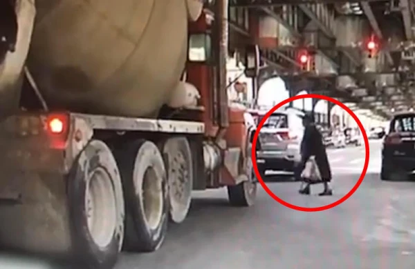 68 yaşlı qadın beton mikserinin altında qaldı - ANBAAN VİDEO