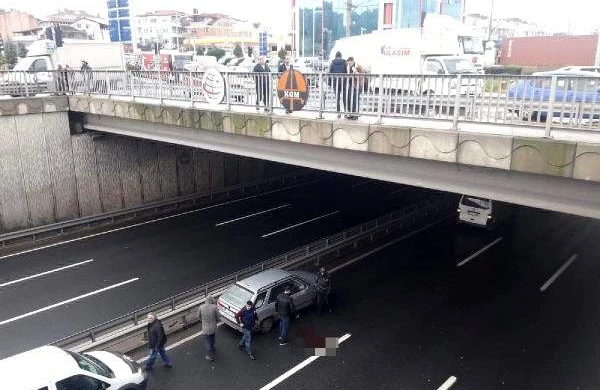 Ailəsi ilə gedərkən qəflətən özünü körpüdən atdı - FOTO