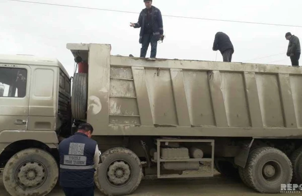 Azərbaycanda dəhşətli hadisə: Sürücünün meyiti maşının üstündə tapıldı +FOTOLAR