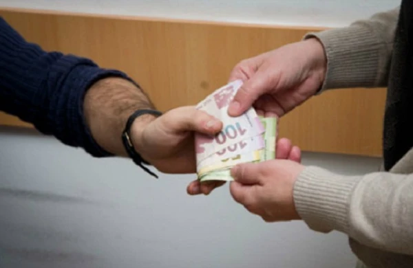 SON DƏQİQƏ! Bu universitetin dekanı işdən çıxarıldı: Tələbələrdən pul yığırmış...